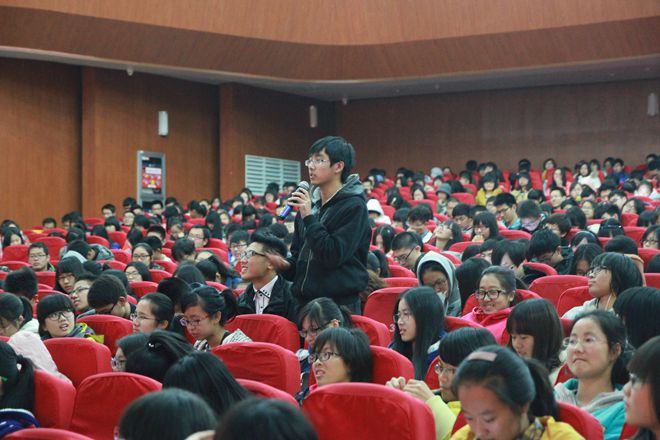 你我的大学，一切皆有可能——尹健教授走进2014级新生转型教育