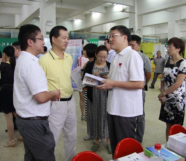 丹桂飘香迎学子 细微之处见温情——江南大学喜迎2014级本科新生入学